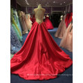 Vestido de noiva de cetim vermelho e cetim com delicadeza